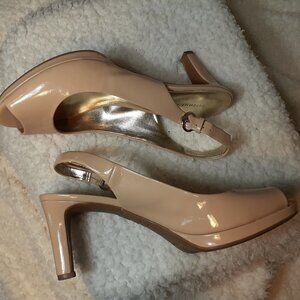 "ETIENNE aigner" sz 9M bone patent heel